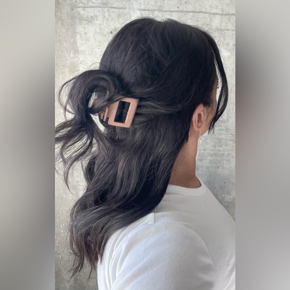 Hairvivi Her Majesty Yaki Wig (Human Hair) - Picture 3 of 16